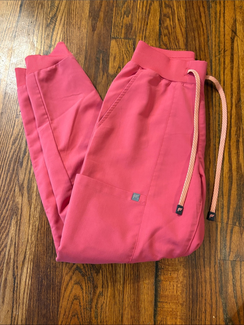 🎉Fabletics Pink Jogger Scrub Pants!